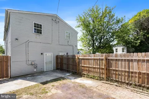 Exterior - 904 E 30th St, Baltimore, MD 21218 photo 6 of 6