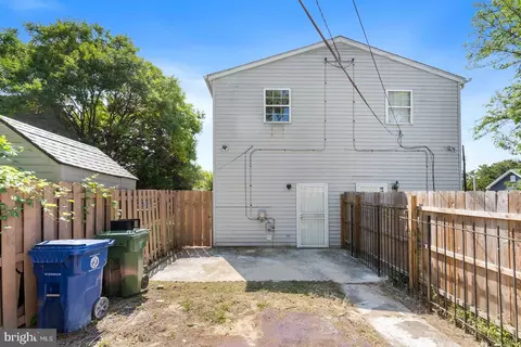 Exterior - 904 E 30th St, Baltimore, MD 21218 photo 5 of 6