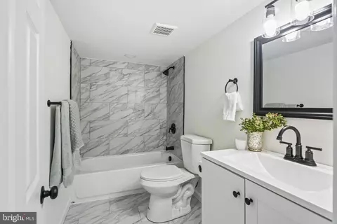 Bath - 3224 Yosemite Ave, Baltimore, MD 21215 photo 1 of 2