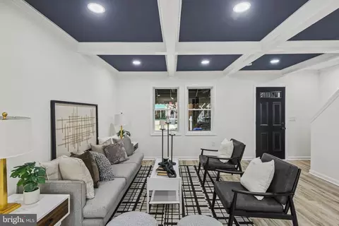 Entry Way - 3224 Yosemite Ave, Baltimore, MD 21215 photo 2 of 3