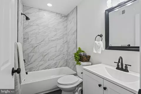Bath - 3224 Yosemite Ave, Baltimore, MD 21215 photo 2 of 2