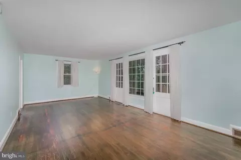 Living - 324 Kerneway, Baltimore, MD 21212 photo 3 of 4