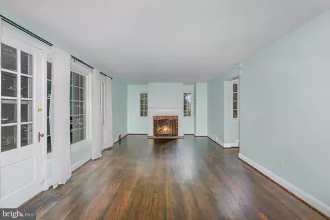 Living - 324 Kerneway, Baltimore, MD 21212 photo 2 of 4