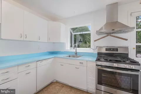 Kitchen - 324 Kerneway, Baltimore, MD 21212 photo 1 of 2