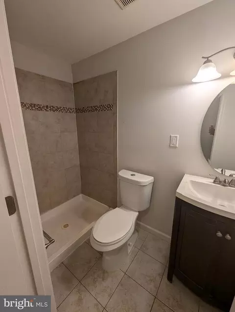 Bath - 4219 Colborne Rd, Baltimore, MD 21229 photo 2 of 2