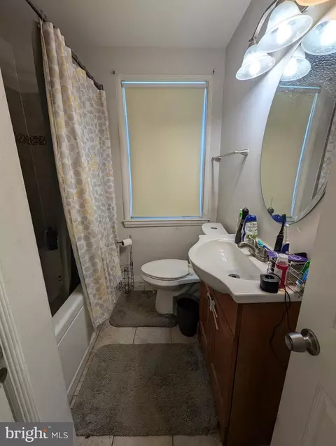 Bath - 4219 Colborne Rd, Baltimore, MD 21229 photo 1 of 2