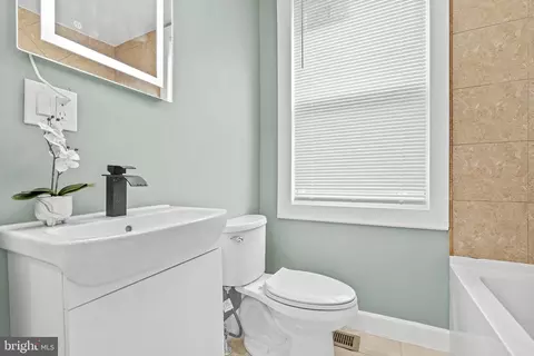 Bath - 5253 Nelson Ave, Baltimore, MD 21215 photo 3 of 3