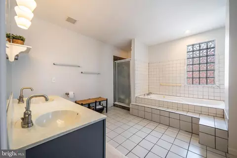 Bath - 2126 E Lombard St, Baltimore, MD 21231 photo 3 of 5