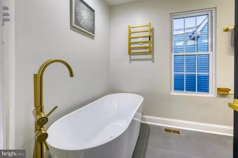 Bath - 604 Venable Ave, Baltimore, MD 21218 photo 4 of 11