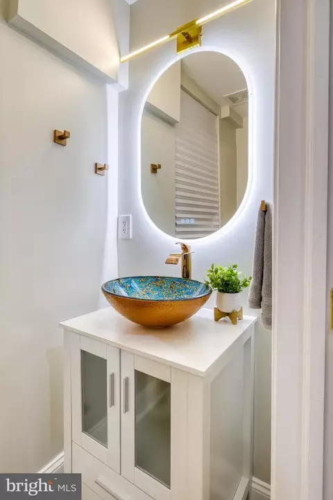 Bath - 604 Venable Ave, Baltimore, MD 21218 photo 8 of 11