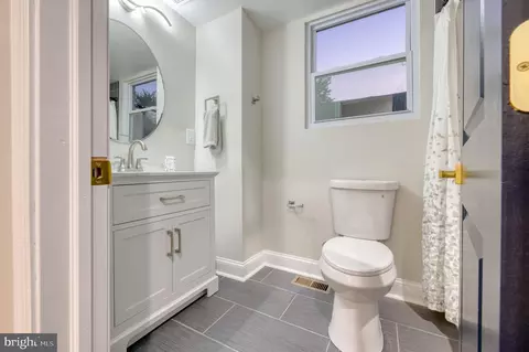 Bath - 604 Venable Ave, Baltimore, MD 21218 photo 9 of 11