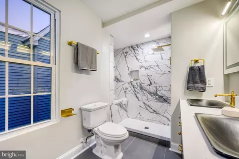 Bath - 604 Venable Ave, Baltimore, MD 21218 photo 2 of 11