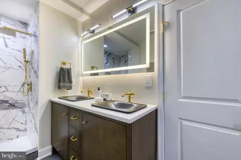 Bath - 604 Venable Ave, Baltimore, MD 21218 photo 7 of 11