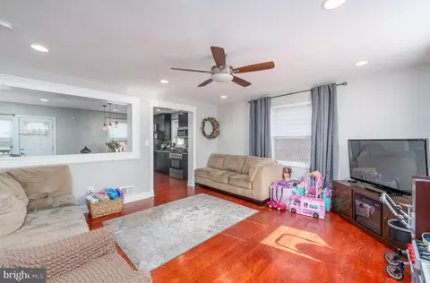 212 Denison St, Baltimore, MD 21229 photo 3