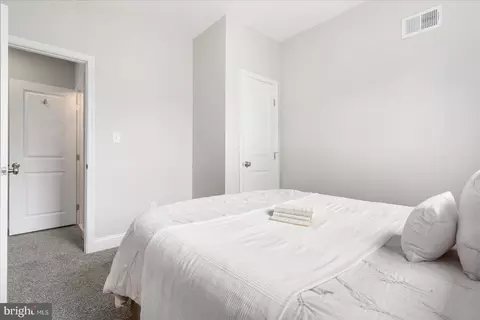 Bedroom - 4014 Hayward Ave, Baltimore, MD 21215 photo 4 of 8
