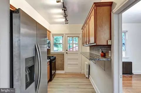 Entry Way - 5666 Kavon Ave, Baltimore, MD 21206 photo 2 of 3