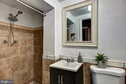 Bath - 5666 Kavon Ave, Baltimore, MD 21206 photo 3 of 3