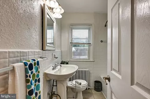 Bath - 5666 Kavon Ave, Baltimore, MD 21206 photo 1 of 3