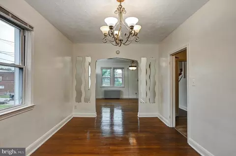 Entry Way - 5666 Kavon Ave, Baltimore, MD 21206 photo 1 of 3