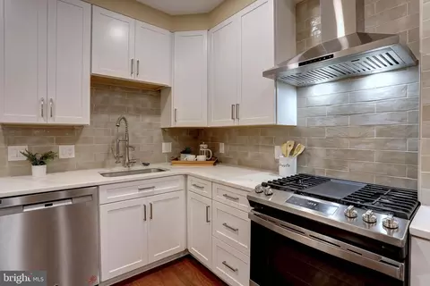Kitchen - 542 E Fort Ave, Baltimore, MD 21230 photo 3 of 5