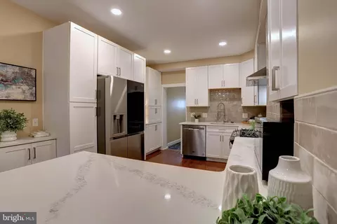 Kitchen - 542 E Fort Ave, Baltimore, MD 21230 photo 2 of 5