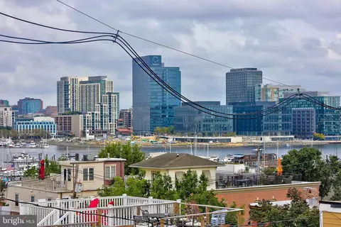 View/Area - 542 E Fort Ave, Baltimore, MD 21230 photo 2 of 3