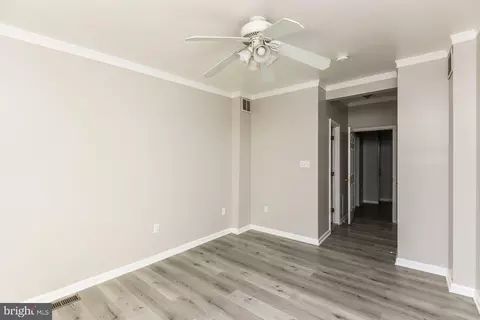 Entry Way - 113 E Fort Ave, Baltimore, MD 21230 photo 2 of 2