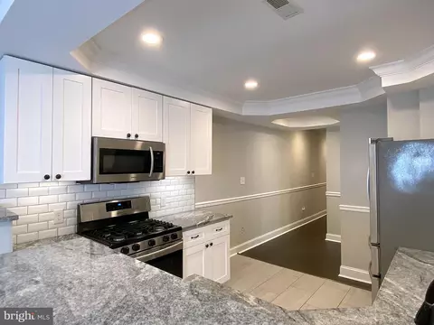 Entry Way - 2527 Fleet St, Baltimore, MD 21224 photo 4 of 10