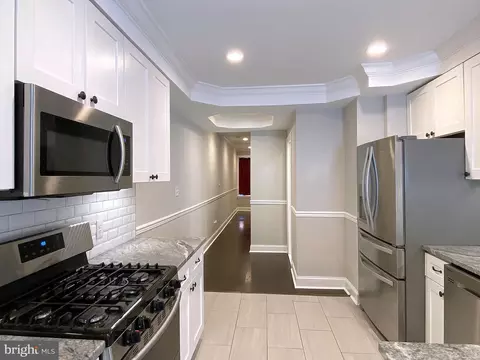 Entry Way - 2527 Fleet St, Baltimore, MD 21224 photo 5 of 10