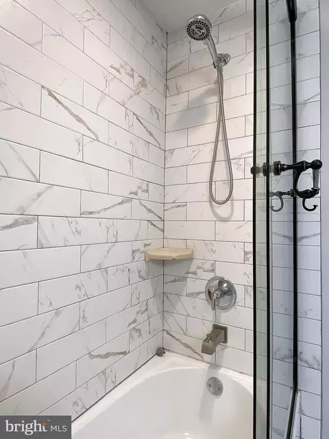 Bath - 2527 Fleet St, Baltimore, MD 21224 photo 5 of 11