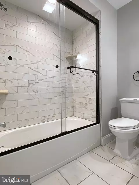 Bath - 2527 Fleet St, Baltimore, MD 21224 photo 10 of 11