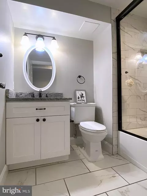 Bath - 2527 Fleet St, Baltimore, MD 21224 photo 3 of 11