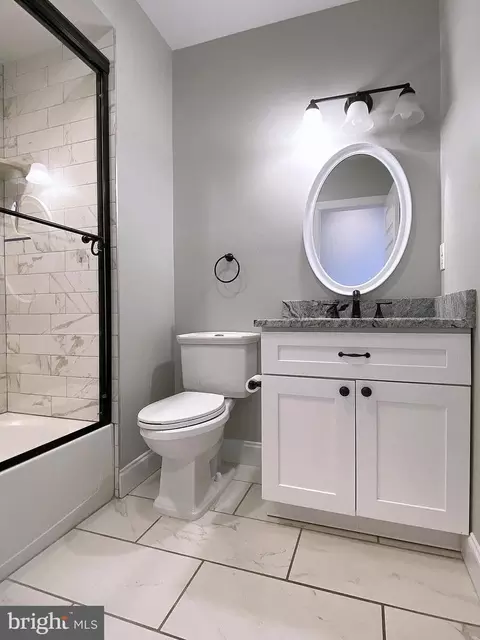 Bath - 2527 Fleet St, Baltimore, MD 21224 photo 9 of 11