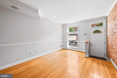 Living - 620 S Curley St, Baltimore, MD 21224 photo 1 of 2