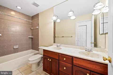 Bath - 620 S Curley St, Baltimore, MD 21224 photo 3 of 4
