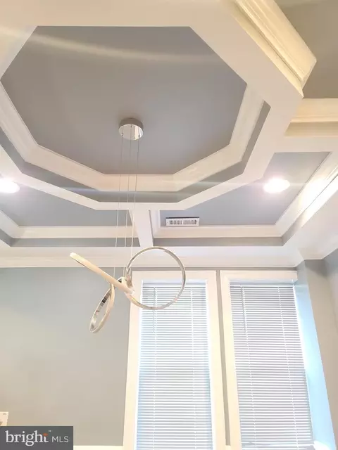 Dining - 405 Lyndhurst St, Baltimore, MD 21229 photo 1 of 1