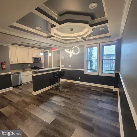 Entry Way - 405 Lyndhurst St, Baltimore, MD 21229 photo 3 of 7