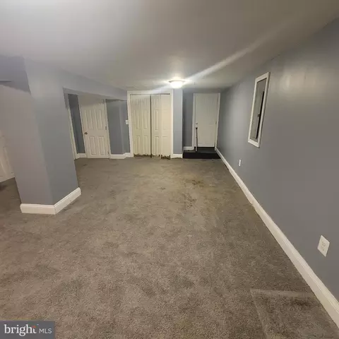 Entry Way - 405 Lyndhurst St, Baltimore, MD 21229 photo 7 of 7