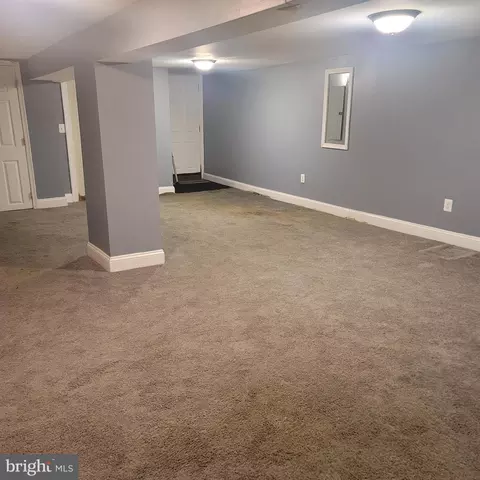 Entry Way - 405 Lyndhurst St, Baltimore, MD 21229 photo 6 of 7