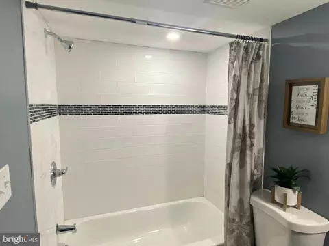 Bath - 405 Lyndhurst St, Baltimore, MD 21229 photo 2 of 6