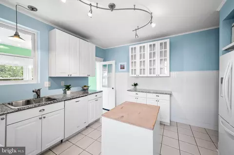 Kitchen - 801 W 38th St, Baltimore, MD 21211 photo 4 of 6