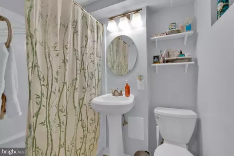 Bath - 2304 Halcyon Ave, Baltimore, MD 21214 photo 4 of 4
