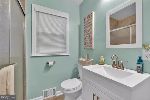 Bath - 2304 Halcyon Ave, Baltimore, MD 21214 photo 2 of 4