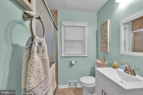 Bath - 2304 Halcyon Ave, Baltimore, MD 21214 photo 1 of 4