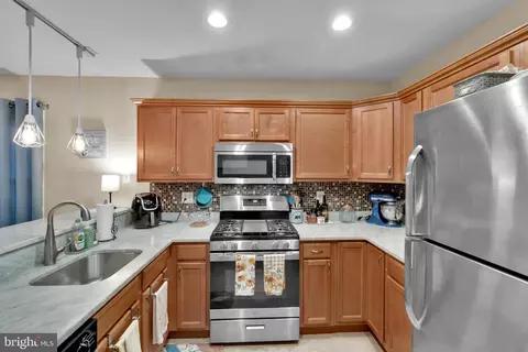 Kitchen - 2304 Halcyon Ave, Baltimore, MD 21214 photo 2 of 6