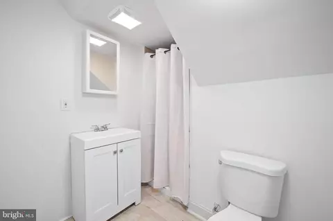 Bath - 2403 W Rogers Ave, Baltimore, MD 21209 photo 5 of 5