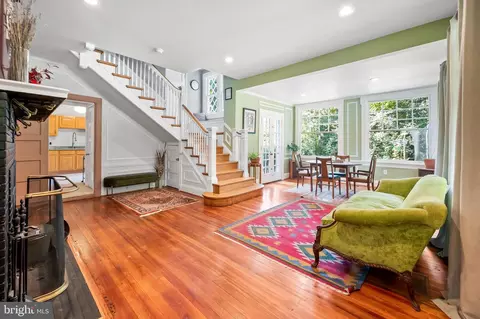 Entry Way - 2403 W Rogers Ave, Baltimore, MD 21209 photo 2 of 5