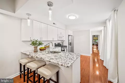 Entry Way - 211 S Collington Ave, Baltimore, MD 21231 photo 4 of 5