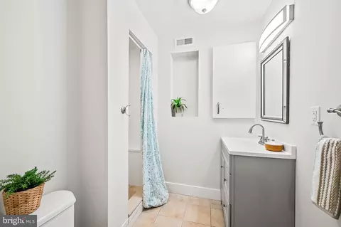 Bath - 211 S Collington Ave, Baltimore, MD 21231 photo 4 of 4