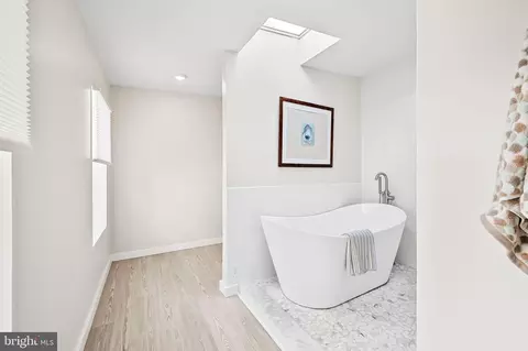 Bath - 211 S Collington Ave, Baltimore, MD 21231 photo 3 of 4